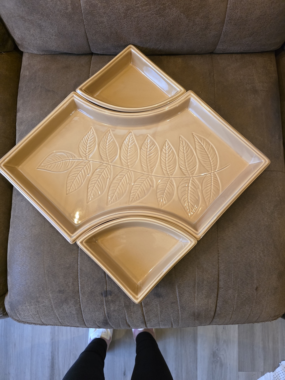 Vintage Beige Ceramic Serving Platter with Leaf Motif